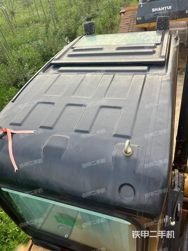 驾驶室顶部（整机外观）