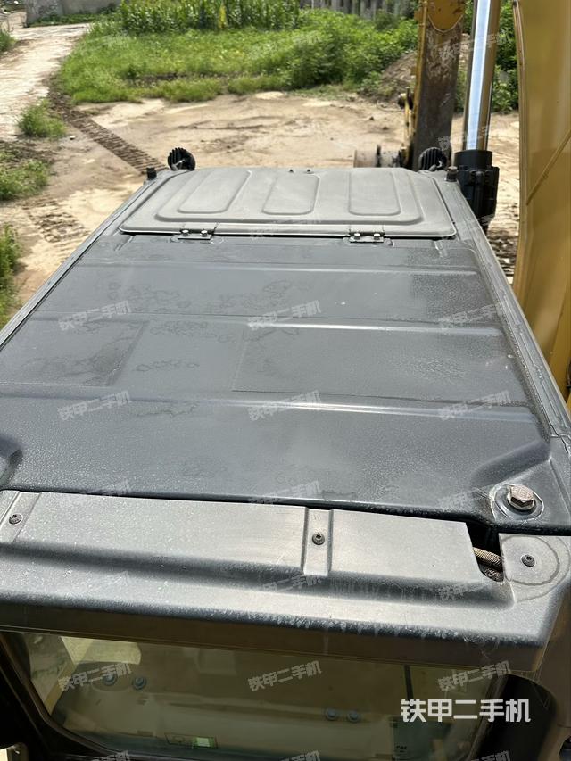 驾驶室顶部（整机外观）