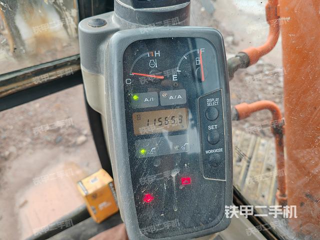 液压泵舱室正面整体（整机外观）