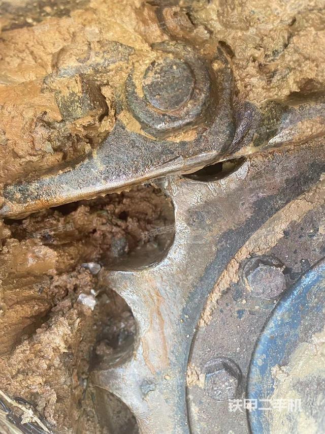 回转马达和主控阀（整机外观）