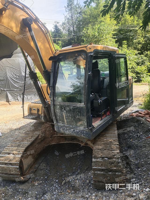 驾驶室顶部（整机外观）