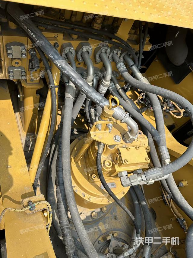 回转马达和主控阀（整机外观）