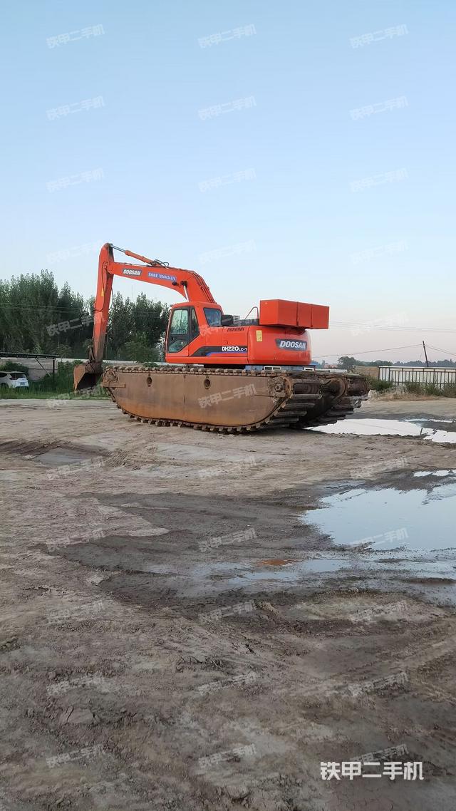 斗山DH220LC-7挖掘机