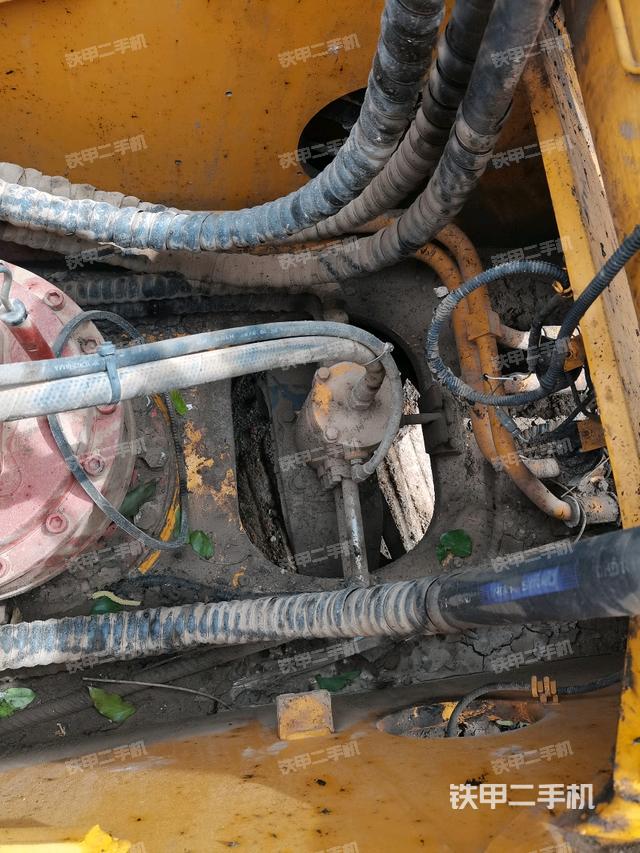 中央回轉接頭特寫（上車部件）