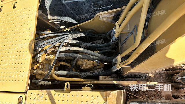 回转马达和主控阀（整机外观）