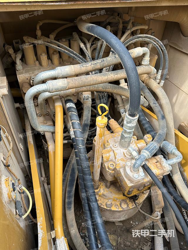 回转马达和主控阀（整机外观）