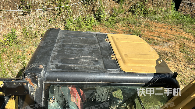 驾驶室顶部（整机外观）