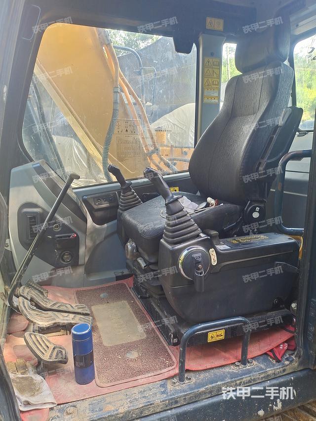 驾驶室整体（整机外观）