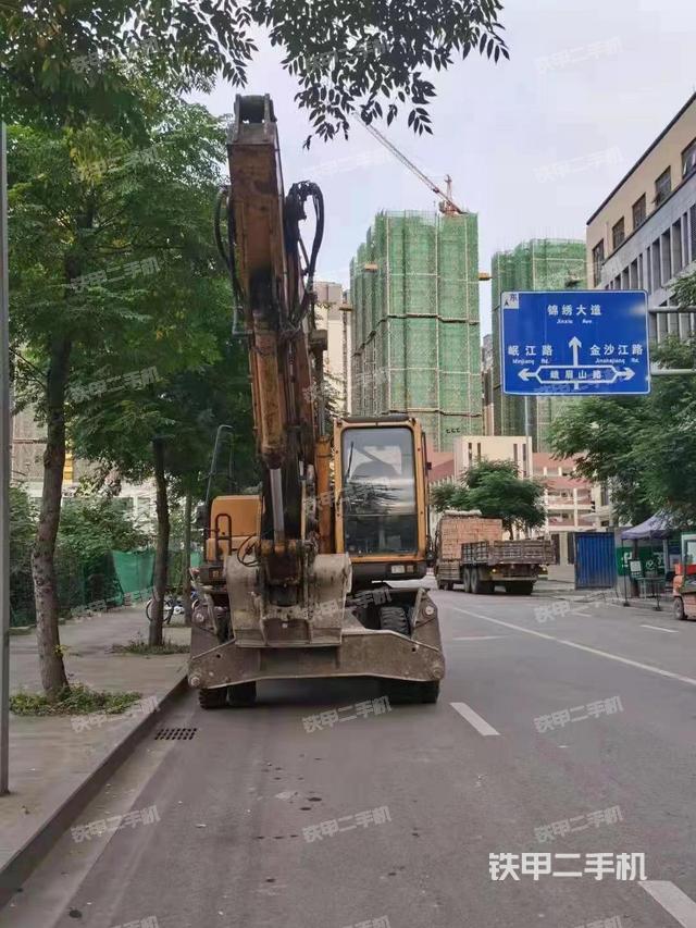 现代R210W-9挖掘机