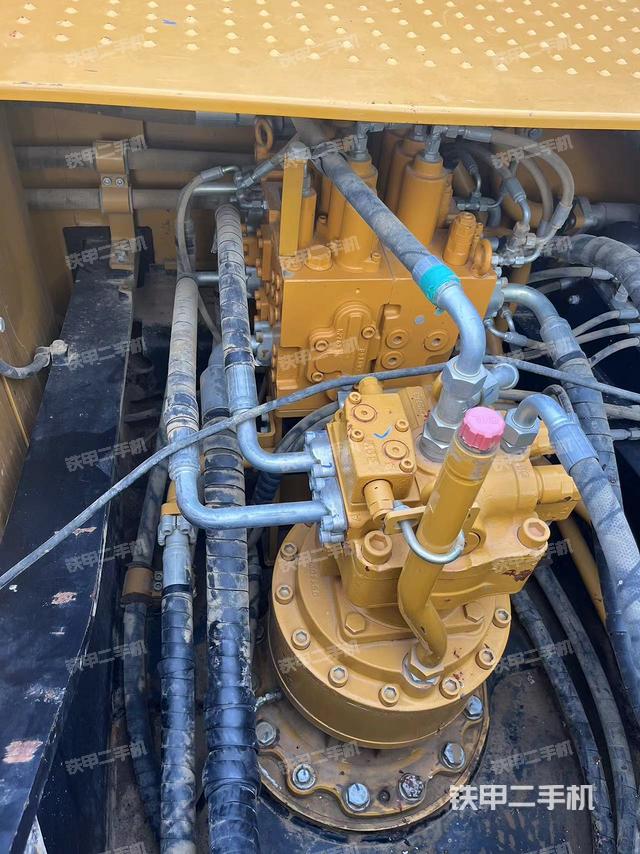 回转马达和主控阀（整机外观）