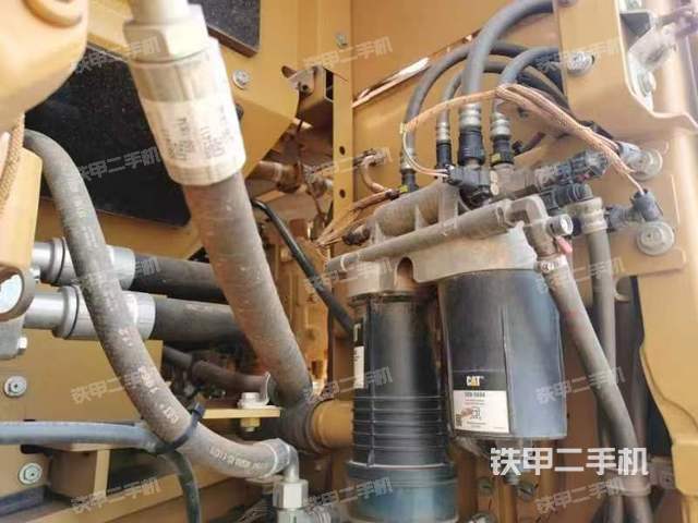 回转马达和主控阀（整机外观）