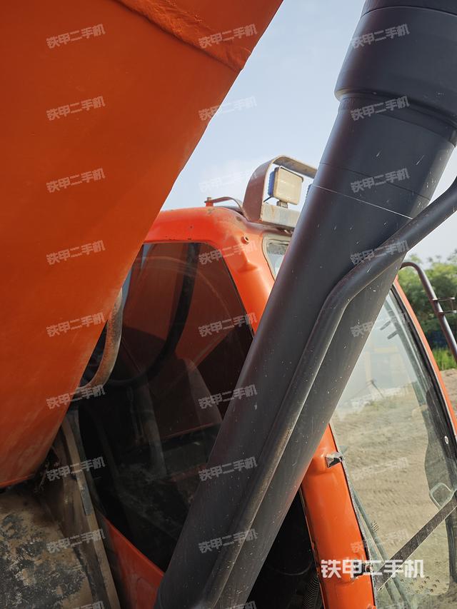 驾驶室顶部（整机外观）