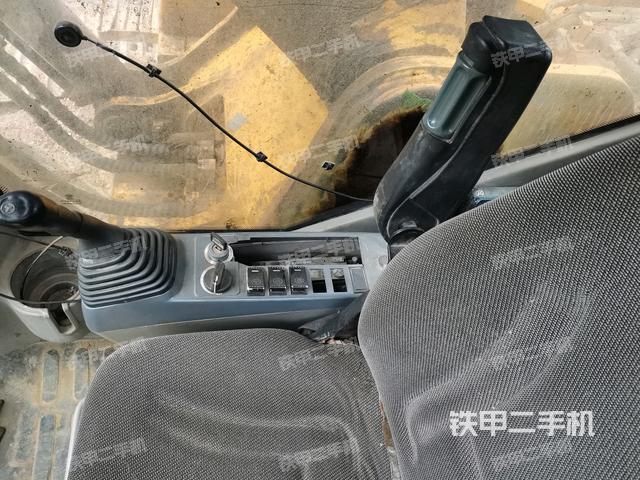 座椅右側控制臺/鑰匙門/油門/含右手柄（駕駛室部分）