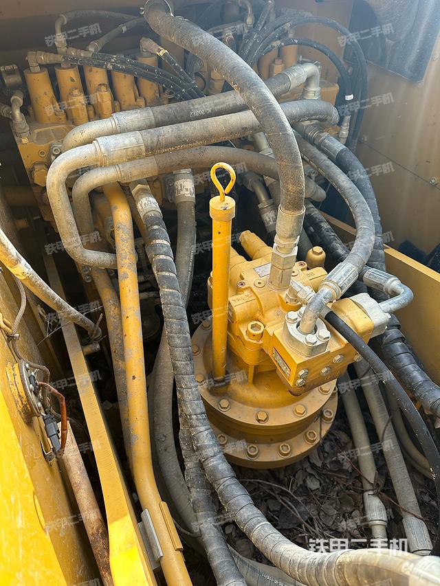 回转马达和主控阀（整机外观）