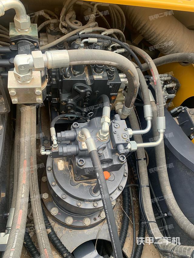 回转马达和主控阀（整机外观）