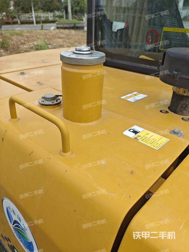 驾驶室顶部（整机外观）