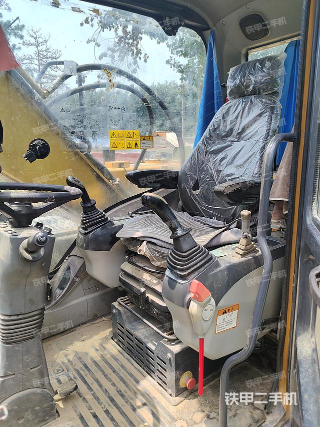 驾驶室整体（整机外观）