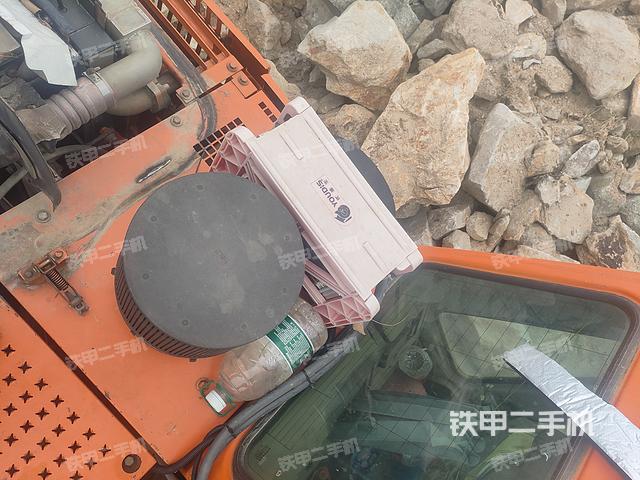 驾驶室顶部（整机外观）