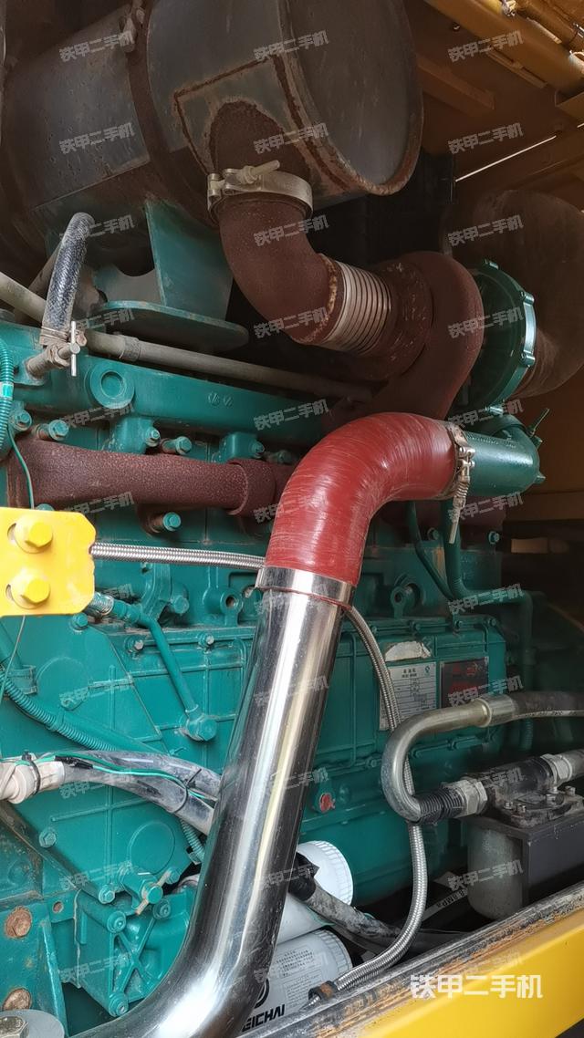 发动机右侧（整机外观及大件）