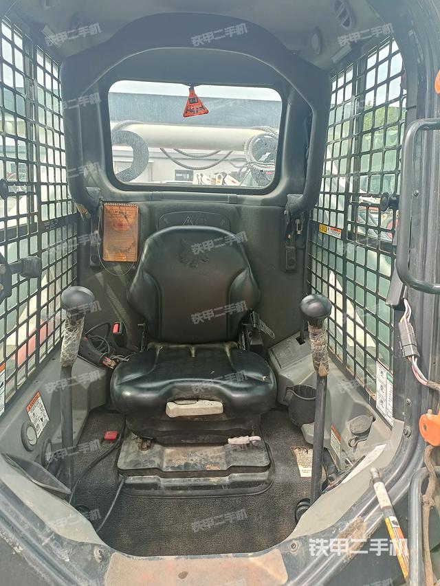 驾驶室操作台（设备外观及核心部件）