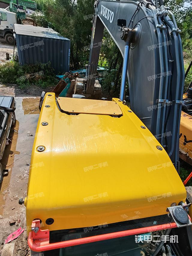 驾驶室顶部（整机外观）