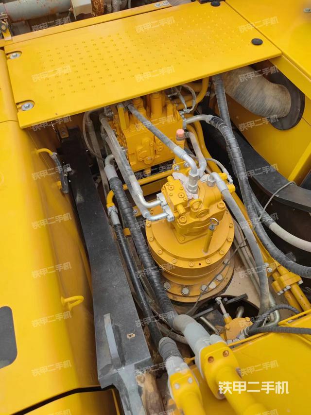 回转马达和主控阀（整机外观）