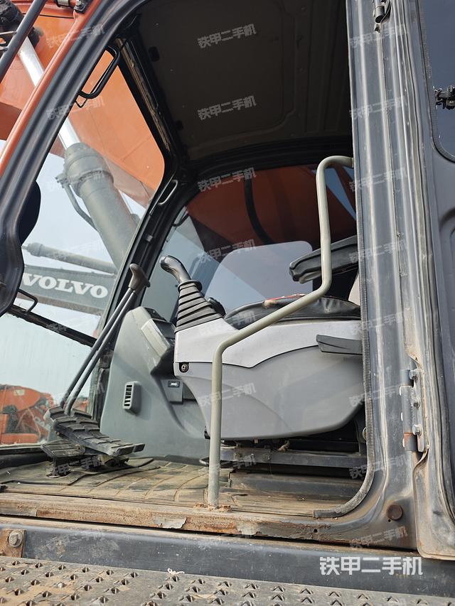 驾驶室整体（整机外观）