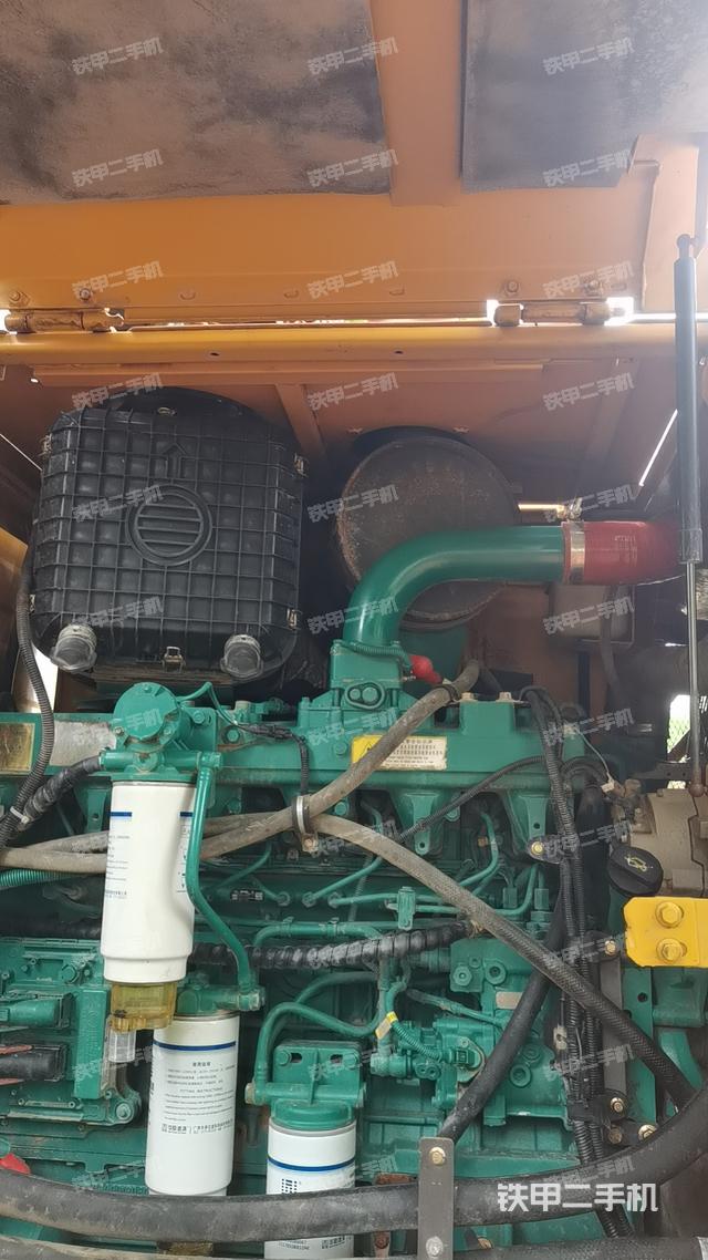 发动机左侧（整机外观及大件）