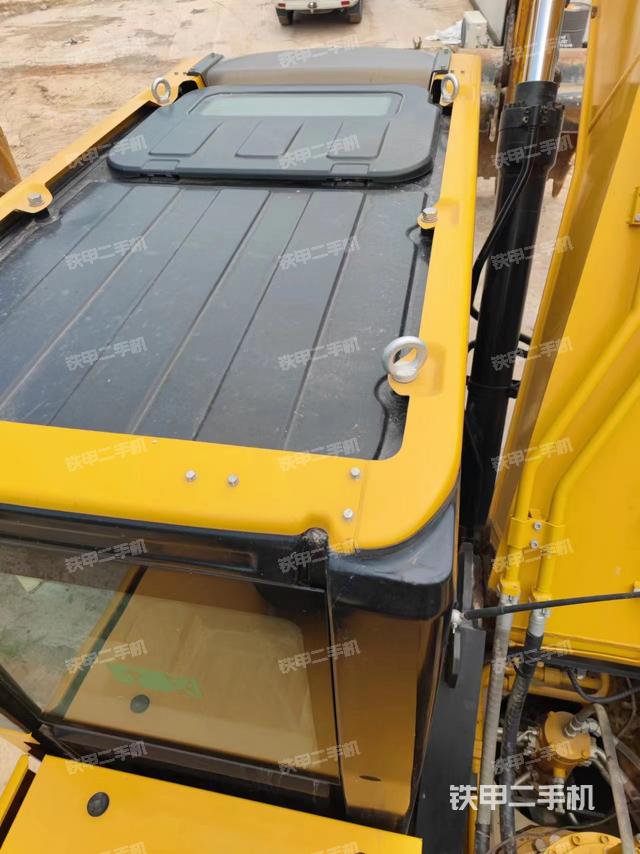 驾驶室顶部（整机外观）