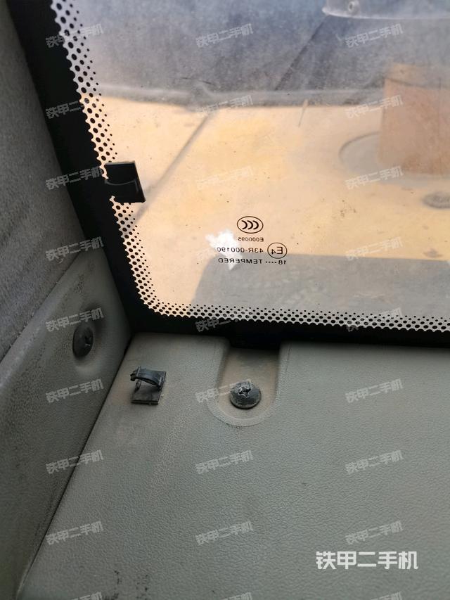 后窗玻璃角標（駕駛室部分）