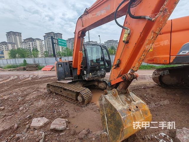 驾驶室顶部（整机外观）