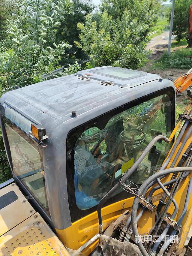 驾驶室顶部（整机外观）