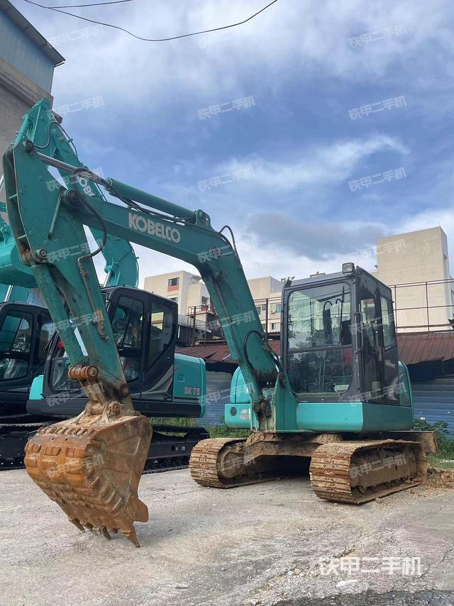 神钢SK60-8挖掘机