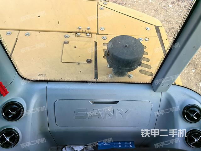 驾驶室顶部（整机外观）