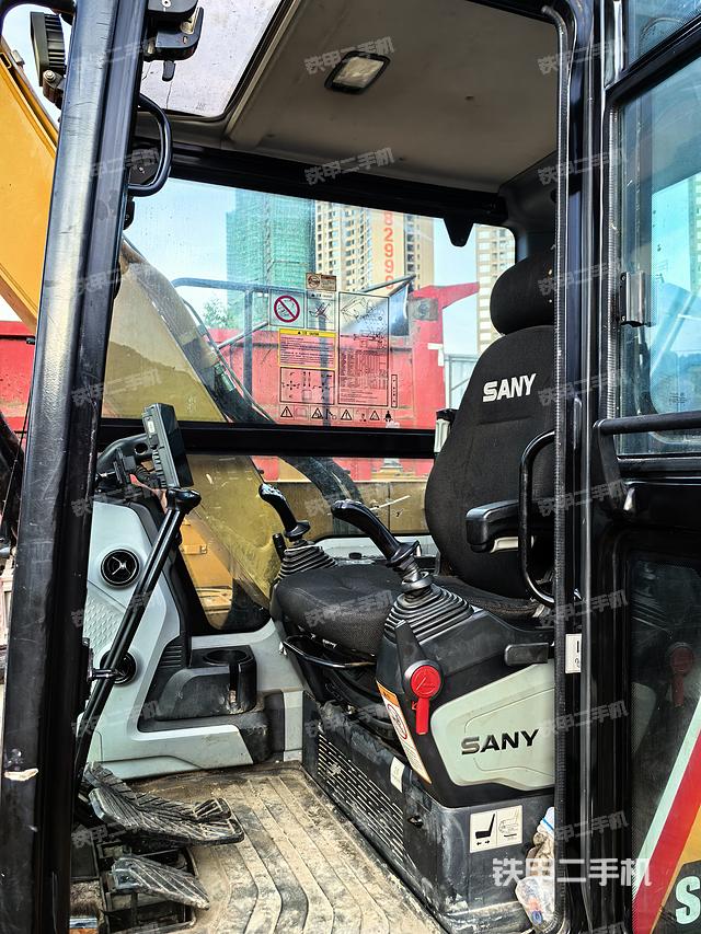 驾驶室整体（整机外观）