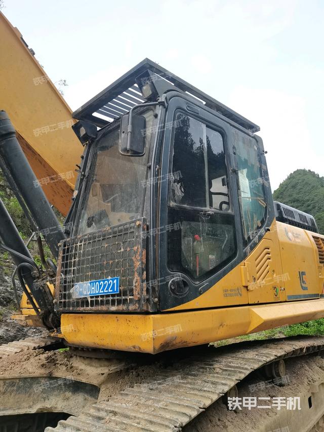 駕駛室左前45度（駕駛室部分）