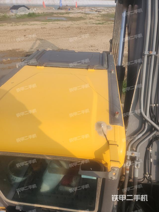 驾驶室顶部（整机外观）