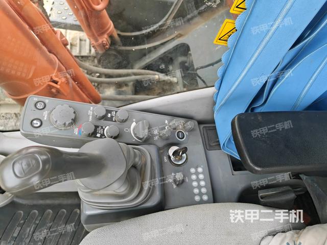 座椅右側(cè)控制臺(tái)/鑰匙門/油門/含右手柄（駕駛室部分）