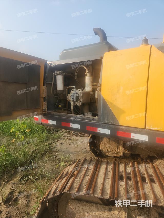 液压泵舱室正面整体（整机外观）