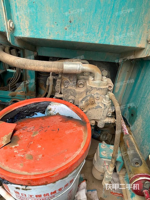 液压泵舱室正面整体（整机外观）