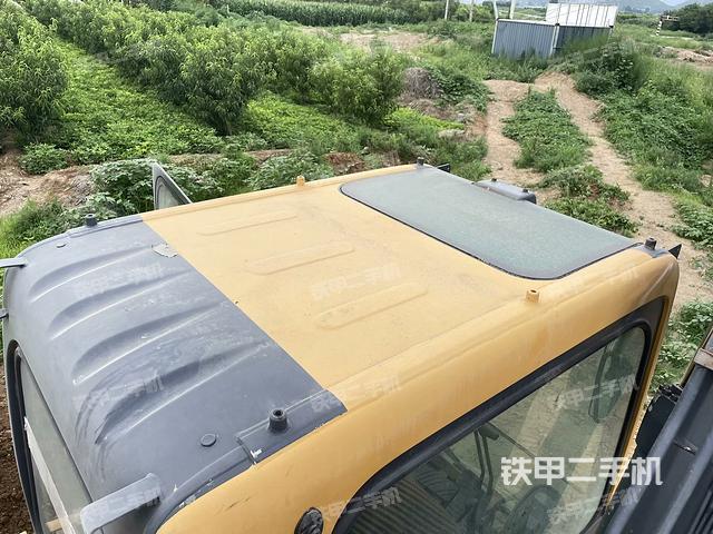 驾驶室顶部（整机外观）