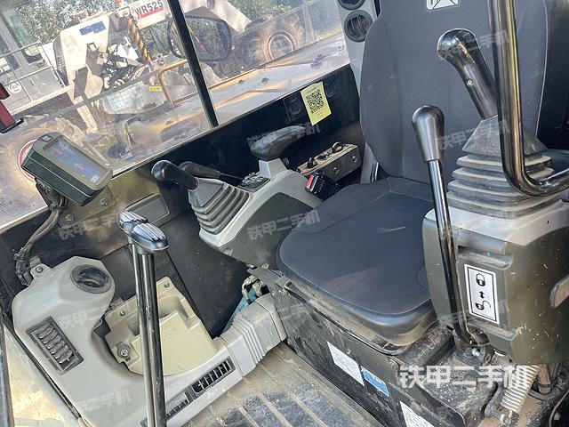 驾驶室整体（整机外观）