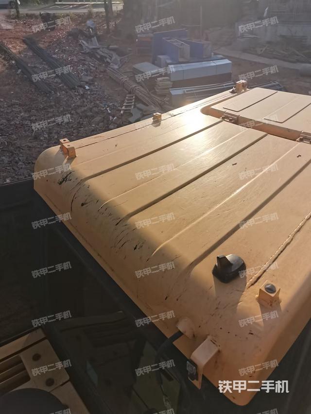 驾驶室顶部（整机外观）