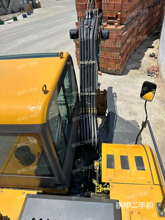 驾驶室顶部（整机外观）