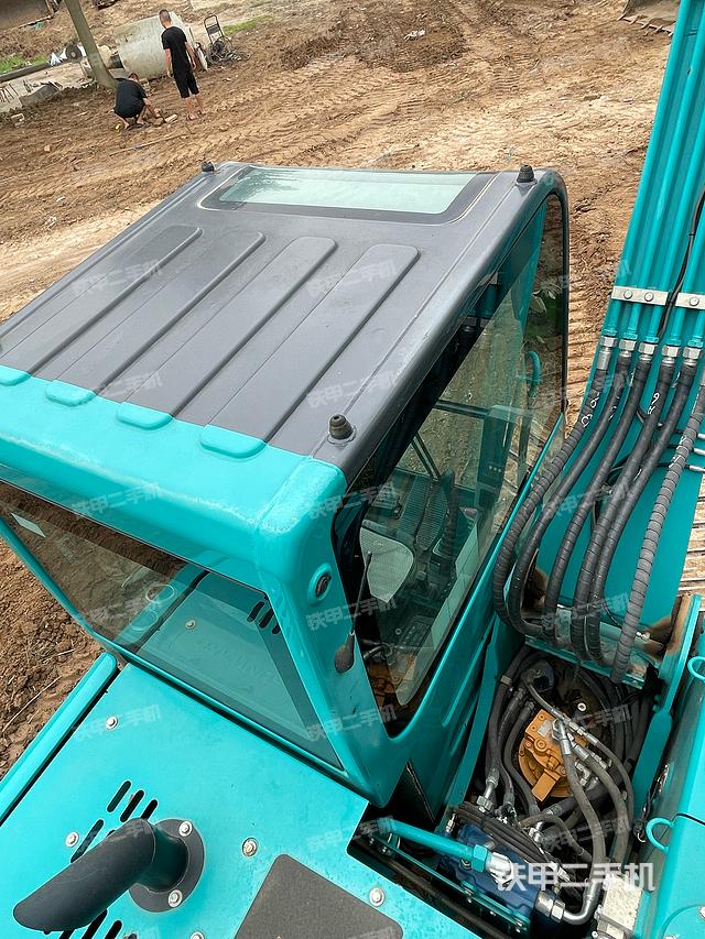 驾驶室顶部（整机外观）