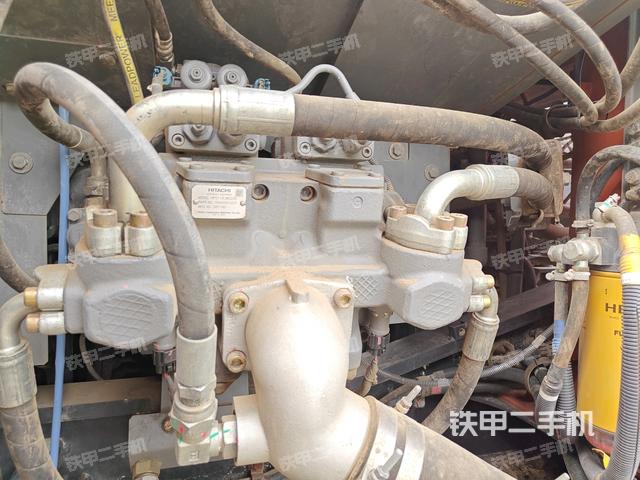 液壓泵斜45?左（大件艙室）