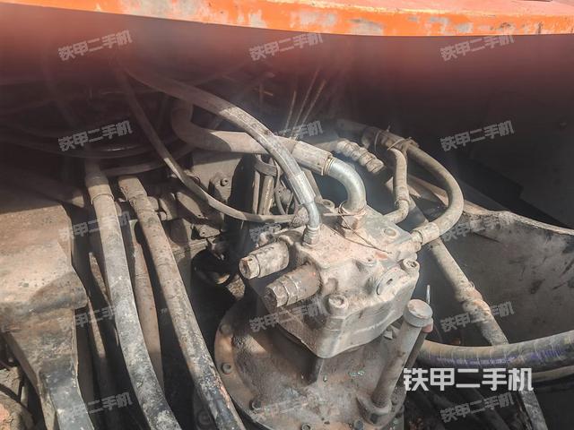 回转马达和主控阀（整机外观）