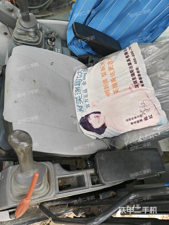 左后方玻璃角標(biāo)（駕駛室部分）