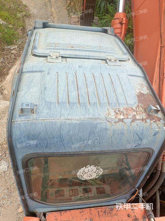 驾驶室顶部（整机外观）