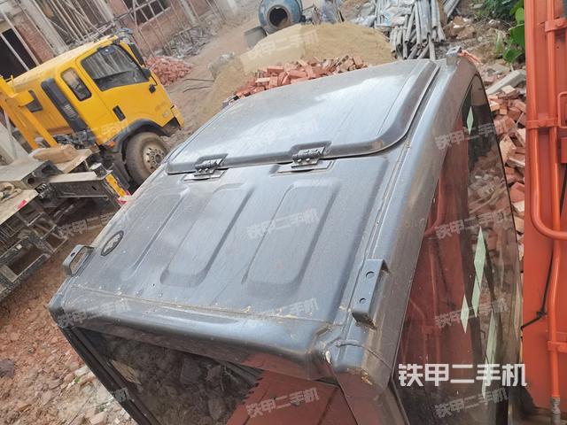 驾驶室顶部（整机外观）